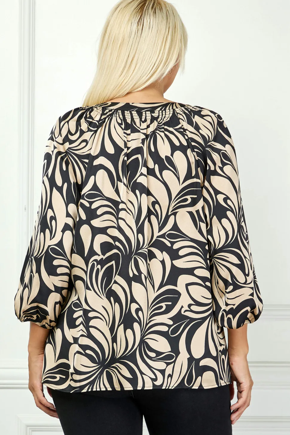 3/4 Elastic Cuff Sleeve Mandarin Collar Popover Blouse in Tan - Plus