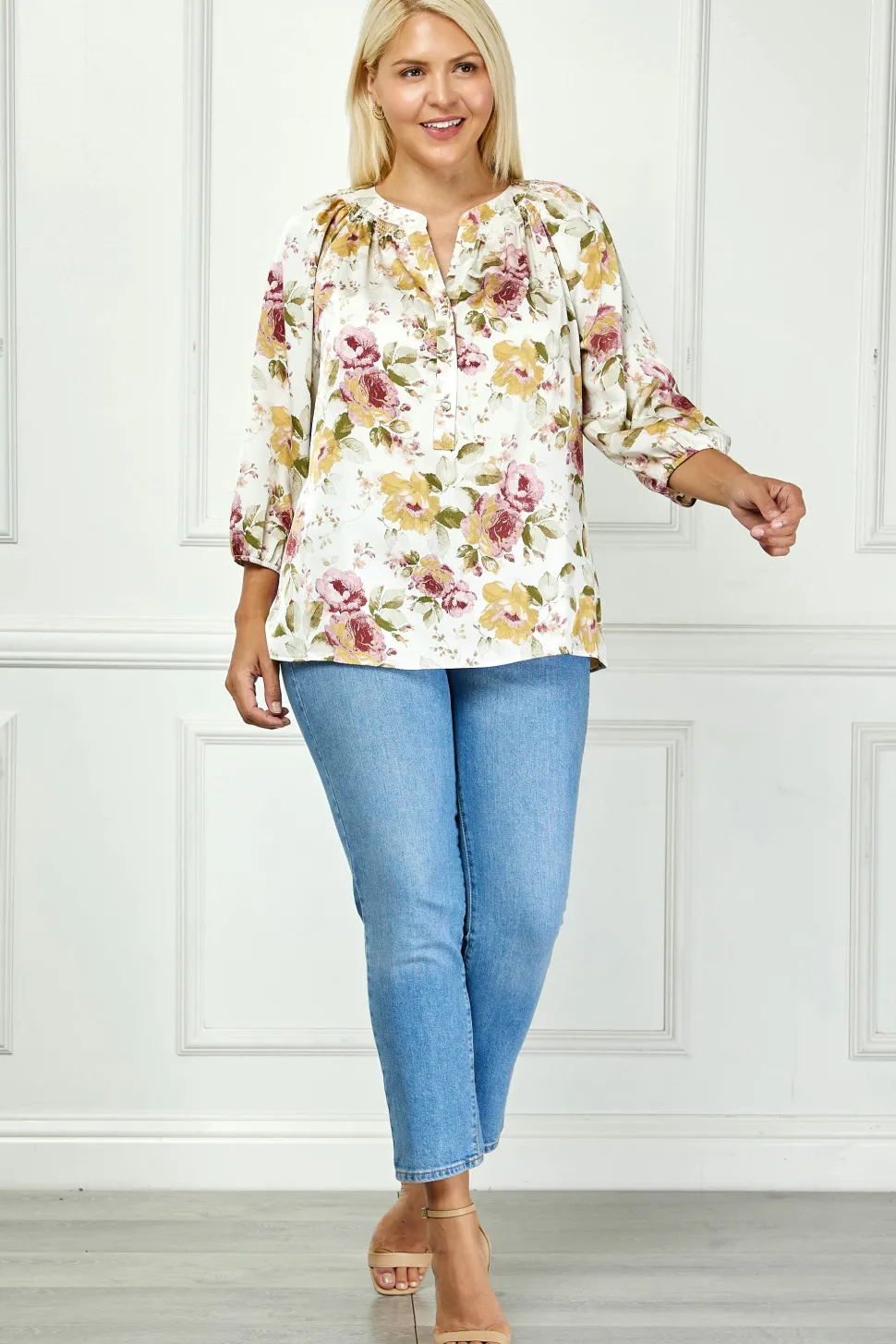 3/4 Elastic Cuff Sleeve Mandarin Collar Popover Blouse in Cream - Plus