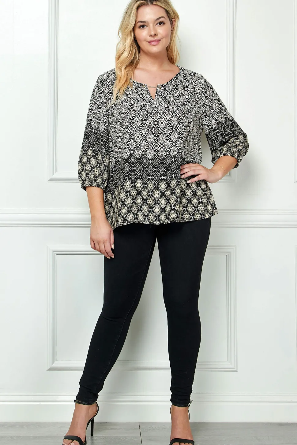 3/4 Elastic Sleeve Cutout Trim Front Neck Border Print Blouse in Black - Plus