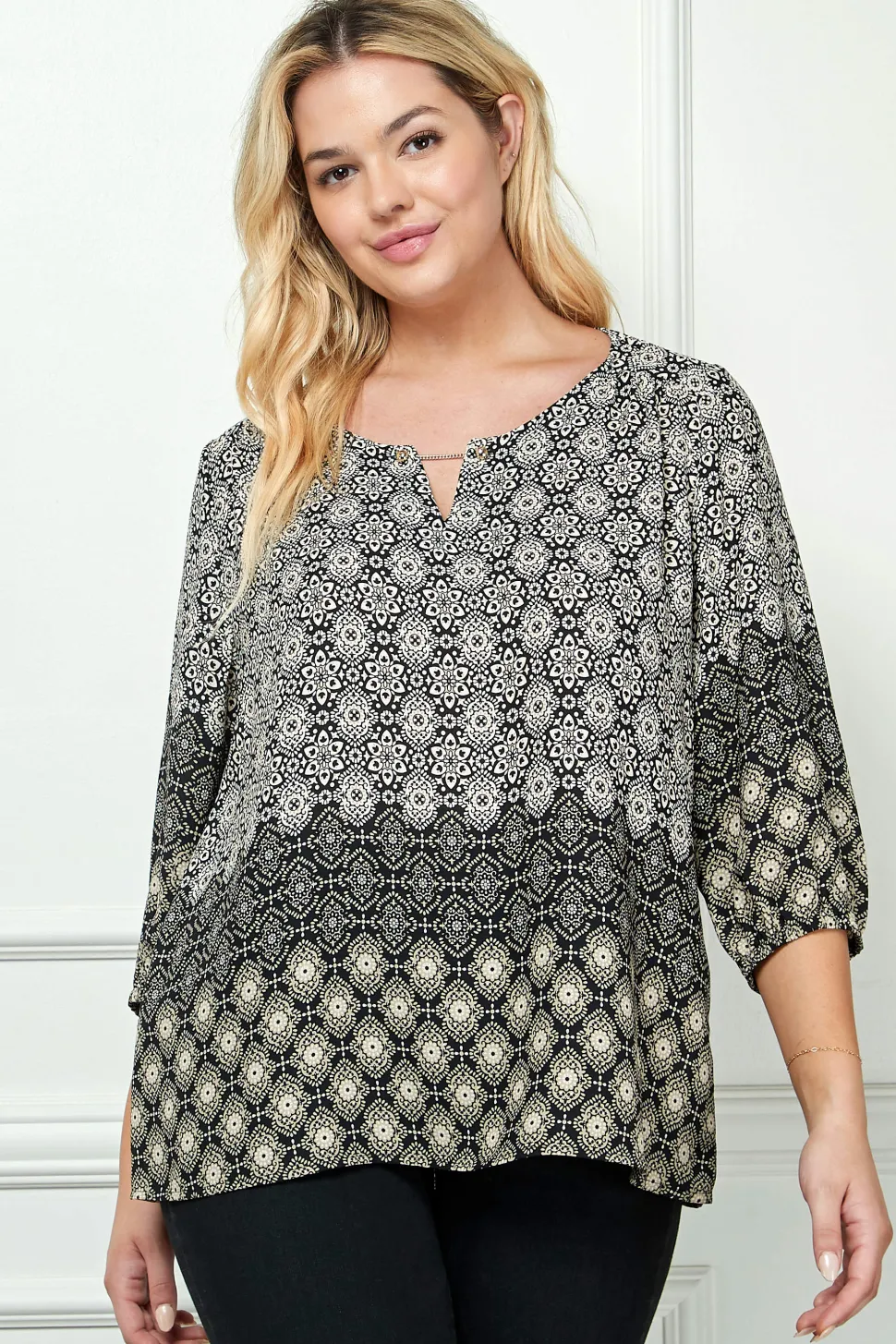 3/4 Elastic Sleeve Cutout Trim Front Neck Border Print Blouse in Black - Plus