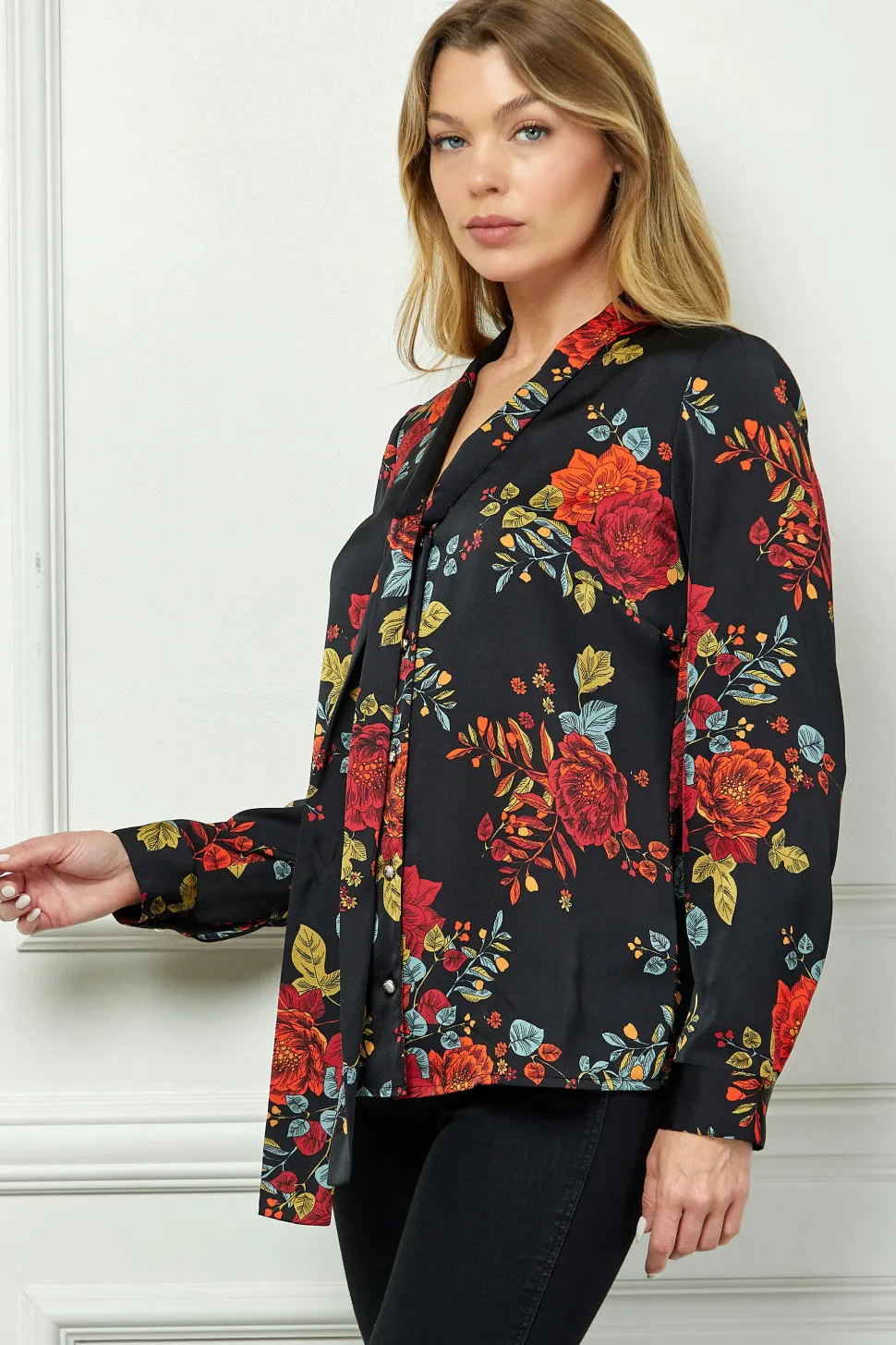 Long Cuff Sleeve Tie Neck Button Blouse in Black