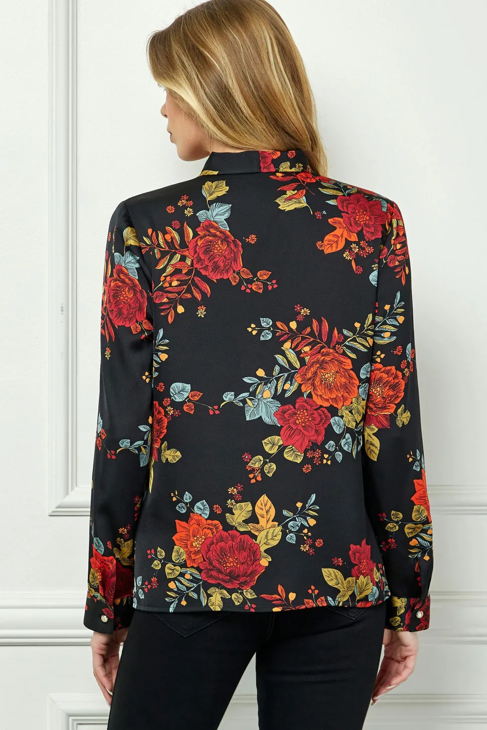 Long Cuff Sleeve Tie Neck Button Blouse in Black