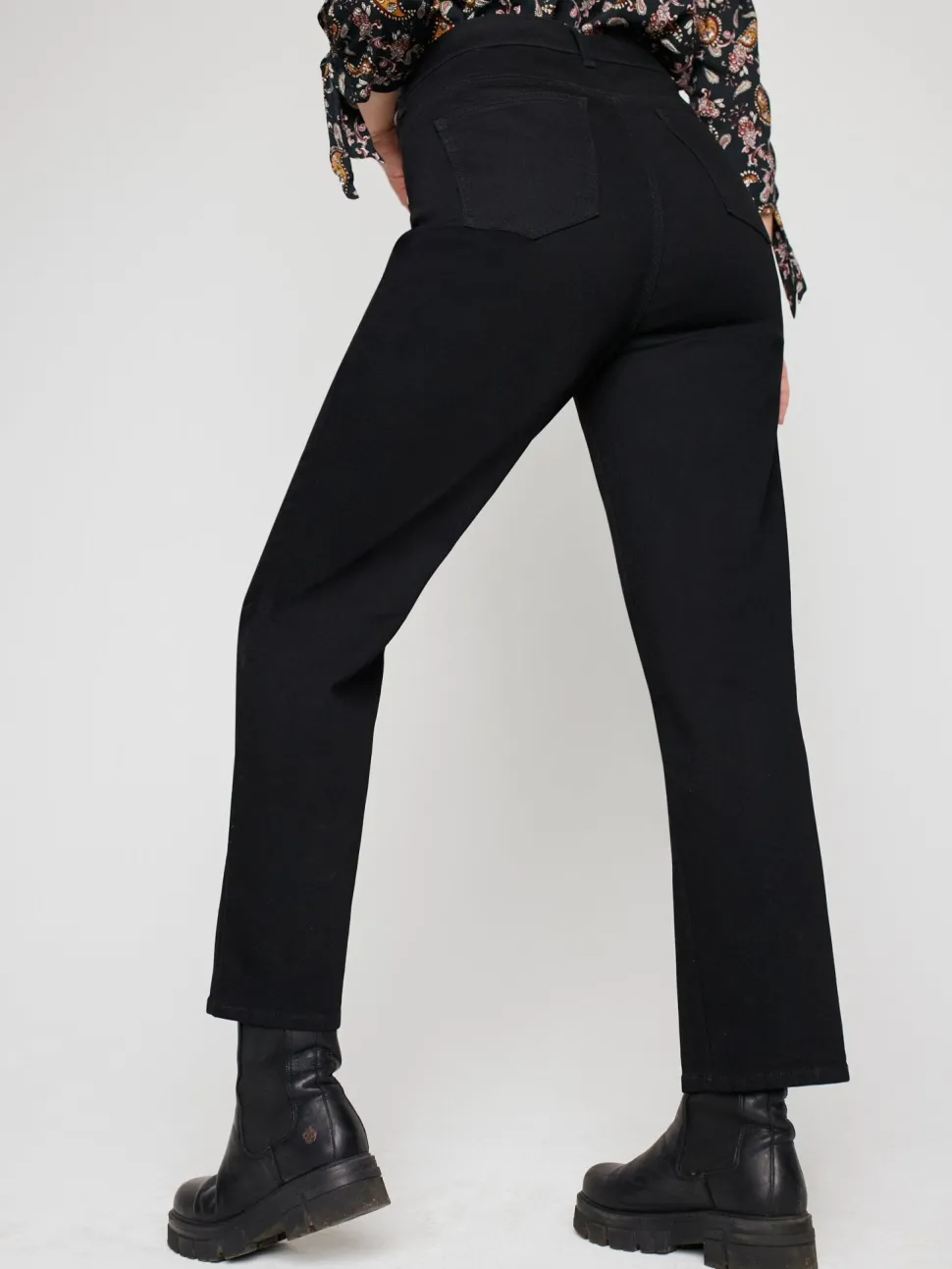 Westport Signature Black Straight Leg Jeans